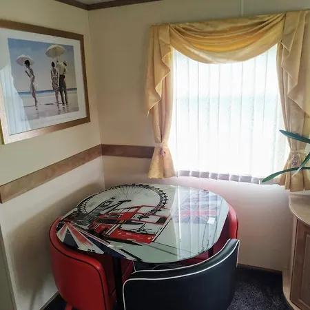 Mobilehouse Udraz Homestay *